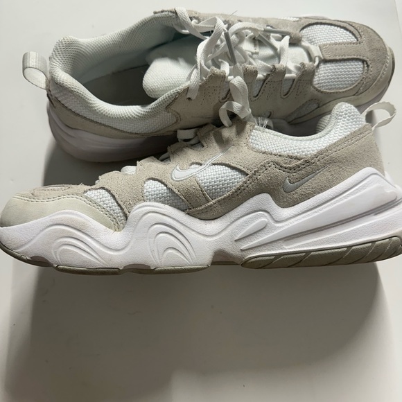 Nike White and Gray Sneakers - Picture 5 of 8